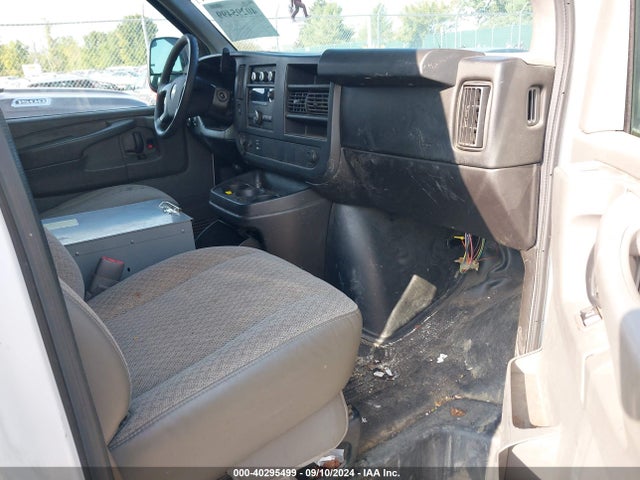Chevrolet Express 2500 Work Van 2014 1GCWGFCA2E1145684 Image 5