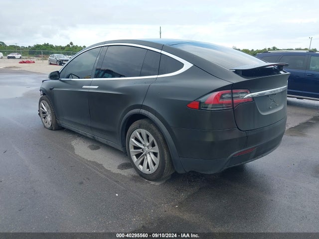 2017 TESLA MODEL X 5YJXCBE20HF027238 Photo 2
