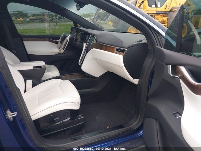 2017 TESLA MODEL X 5YJXCBE20HF027238 Photo 4