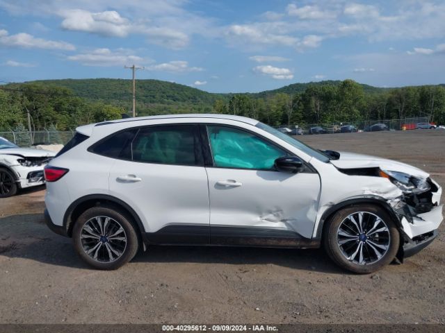 1FMCU9G67NUA77623 Ford ESCAPE SE