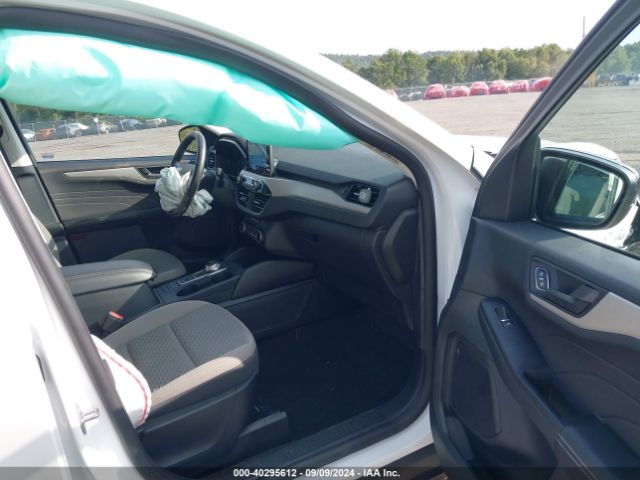 1FMCU9G67NUA77623 Ford ESCAPE SE