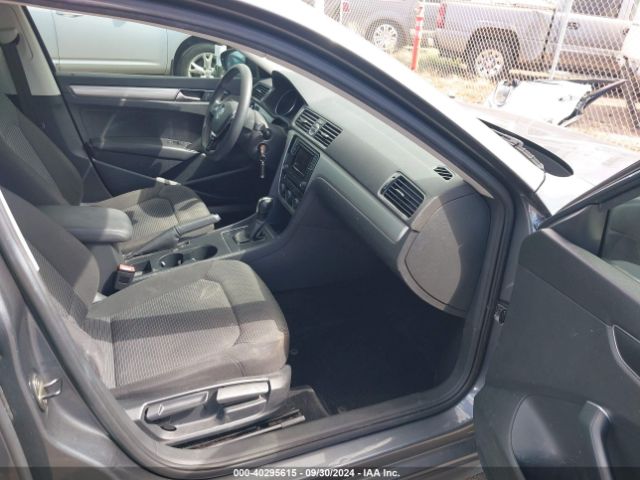 1VWAT7A34GC037636 Volkswagen Passat 1.8t S