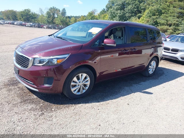 KIA SEDONA LX 2017 KNDMB5C15H6326995 Image 2