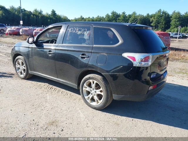 2014 MITSUBISHI OUTLANDER JA4AZ3A33EZ003301 Photo 2