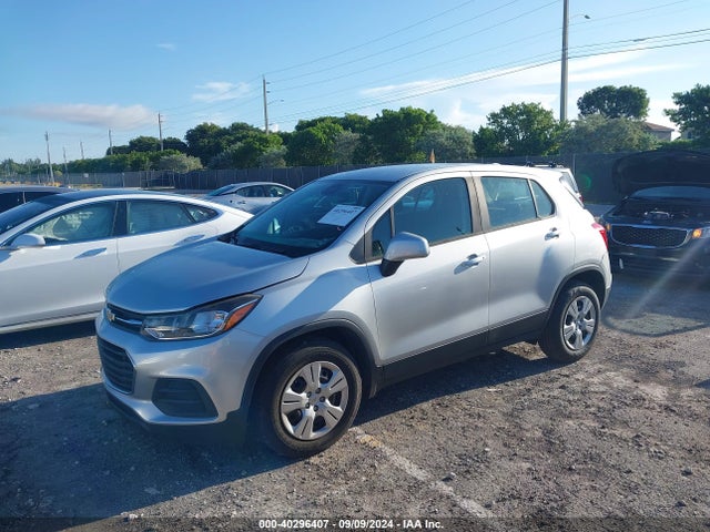 Chevrolet TRAX LS 2017 KL7CJKSB9HB188857 Image 2