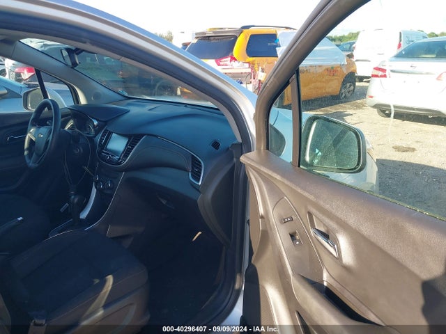 Chevrolet TRAX LS 2017 KL7CJKSB9HB188857 Image 5