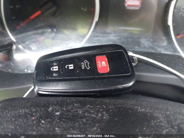 Toyota Rav4 Xle 2019 JTMW1RFV2KD012080 Image 11