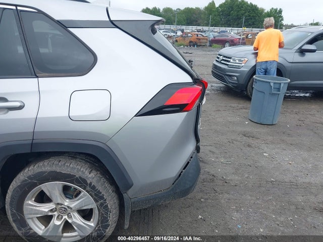 Toyota Rav4 Xle 2019 JTMW1RFV2KD012080 Image 17