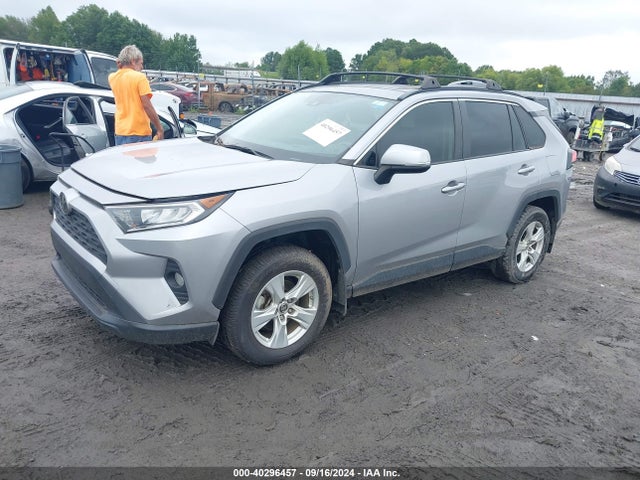 Toyota Rav4 Xle 2019 JTMW1RFV2KD012080 Image 2