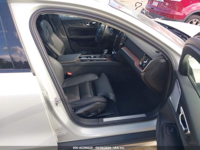 YV4102WK9L1030800 Volvo V60 Cross Country T5