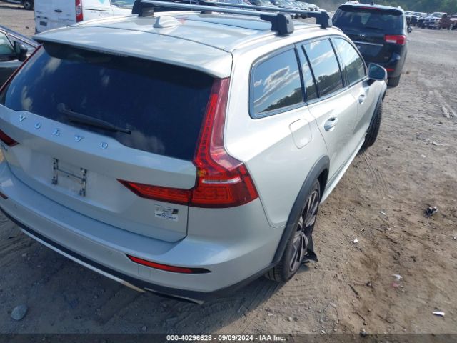 YV4102WK9L1030800 Volvo V60 Cross Country T5
