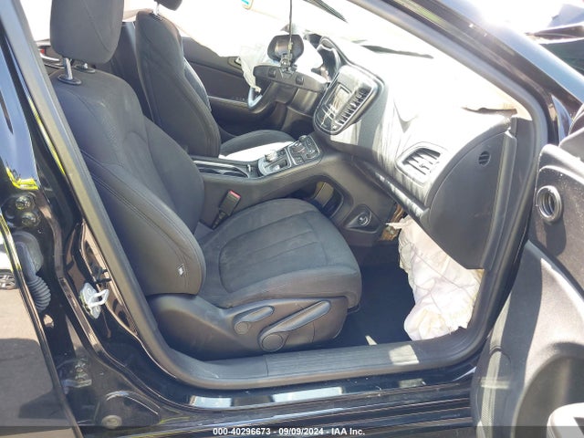 1C3CCCAB1GN117027 Chrysler 200 Limited