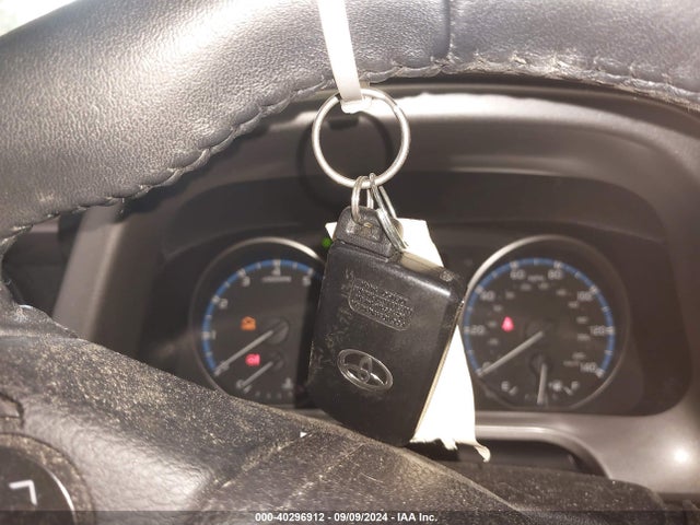 Toyota Rav4 Xle 2018 2T3RFREV2JW781227 Image 11