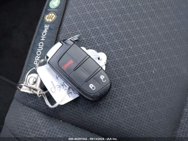 1C4RJFAG4KC635453 Jeep Grand Cherokee Laredo E 4x4