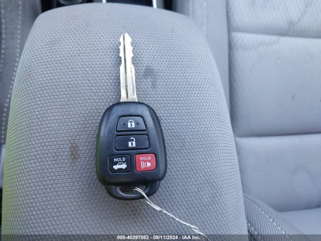 Toyota COROLLA LE 2016 5YFBURHE1GP525487 Image 11