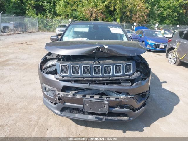 3C4NJCBBXJT136952 Jeep Compass Latitude Fwd