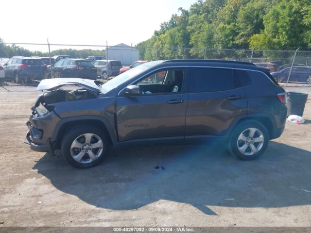 3C4NJCBBXJT136952 Jeep Compass Latitude Fwd