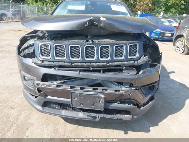3C4NJCBBXJT136952 Jeep Compass Latitude Fwd