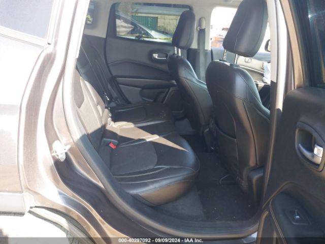 3C4NJCBBXJT136952 Jeep Compass Latitude Fwd