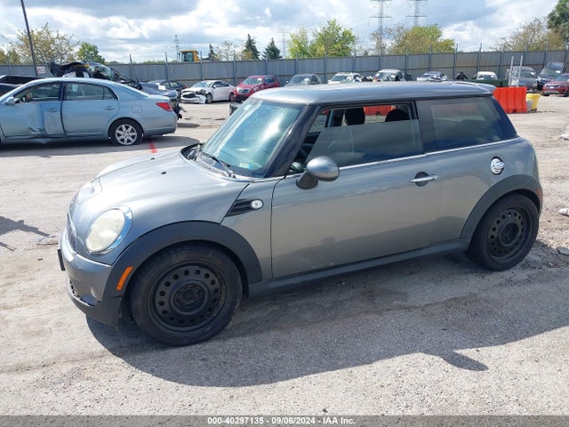 2007 MINI COOPER S WMWMF73537TL86628 Photo 1