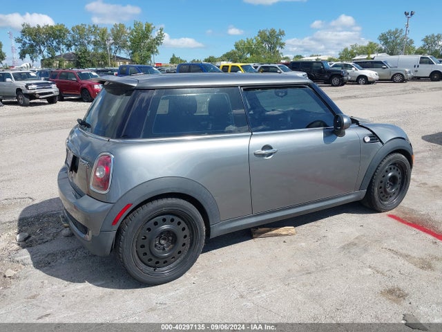 2007 MINI COOPER S WMWMF73537TL86628 Photo 3