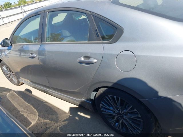 3KPF54AD8NE424514 KIA Forte Gt-line