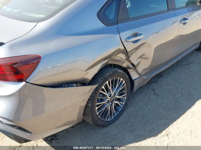 3KPF54AD8NE424514 KIA Forte Gt-line