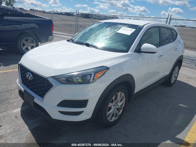 Hyundai TUCSON SE 2019 KM8J2CA47KU900757 Image 2