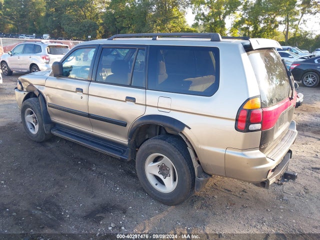 2001 MITSUBISHI MONTERO SPORT JA4LS21HX1P000470 Photo 2