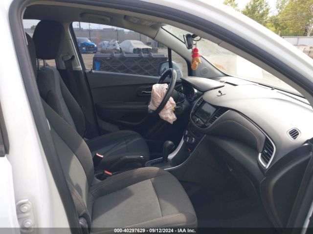 KL7CJKSB2JB501947 Chevrolet TRAX LS