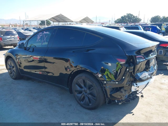 2024 TESLA MODEL Y 7SAYGDED9RF098321 Photo 2