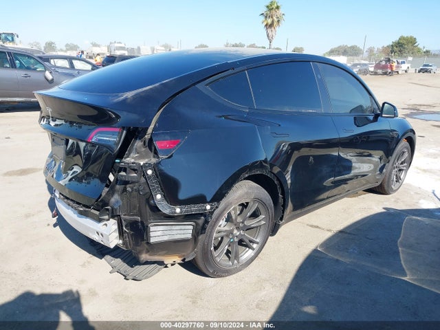 2024 TESLA MODEL Y 7SAYGDED9RF098321 Photo 3