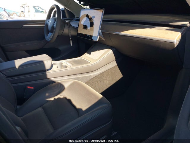 2024 TESLA MODEL Y 7SAYGDED9RF098321 Photo 4