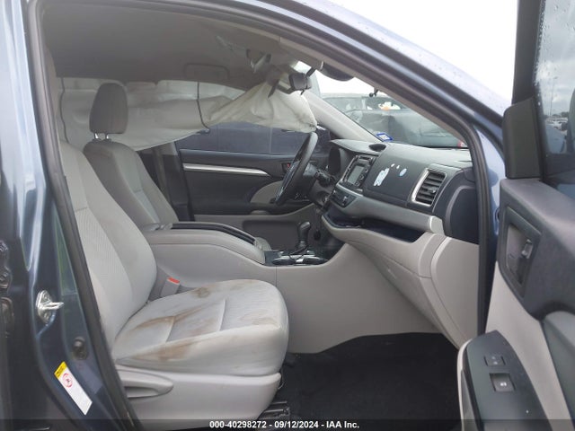 5TDZARFH2KS052266 Toyota Highlander Le