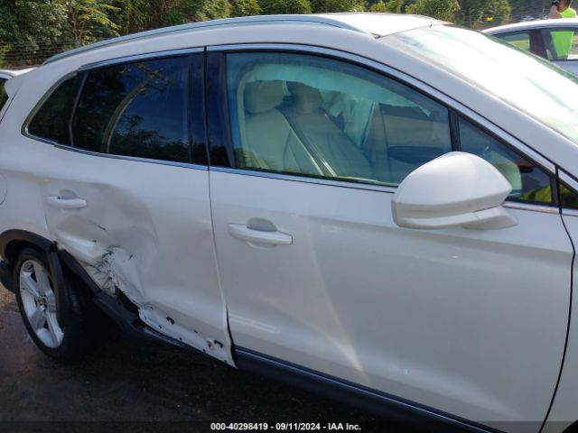 5LMCJ1D92JUL13627 Lincoln Mkc Premiere