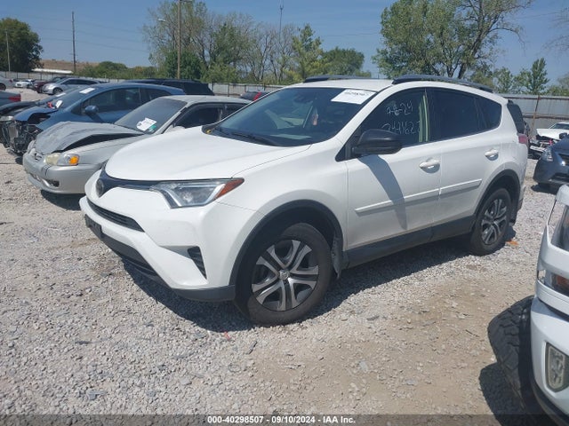 Toyota RAV4 LE 2018 JTMBFREV4JJ220981 Image 2