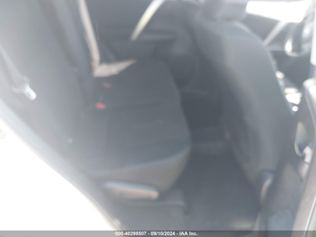 Toyota RAV4 LE 2018 JTMBFREV4JJ220981 Image 8