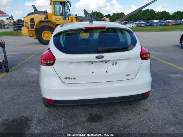 Ford FOCUS SE 2018 1FADP3K25JL297429 Image 15