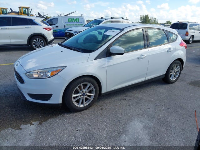 Ford FOCUS SE 2018 1FADP3K25JL297429 Image 2