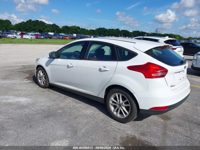 Ford FOCUS SE 2018 1FADP3K25JL297429 Image 3