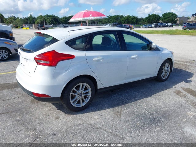 Ford FOCUS SE 2018 1FADP3K25JL297429 Image 4