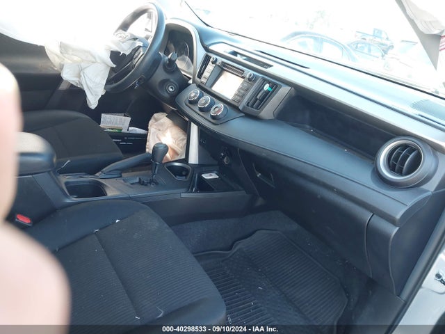 Toyota RAV4 LE 2017 2T3BFREV5HW582684 Image 5