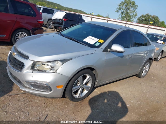 40298622 :رقم المزاد ، 1G1PE5SB7F7157867 vin ، 2015 Chevrolet Cruze 2lt Auto مزاد بيع