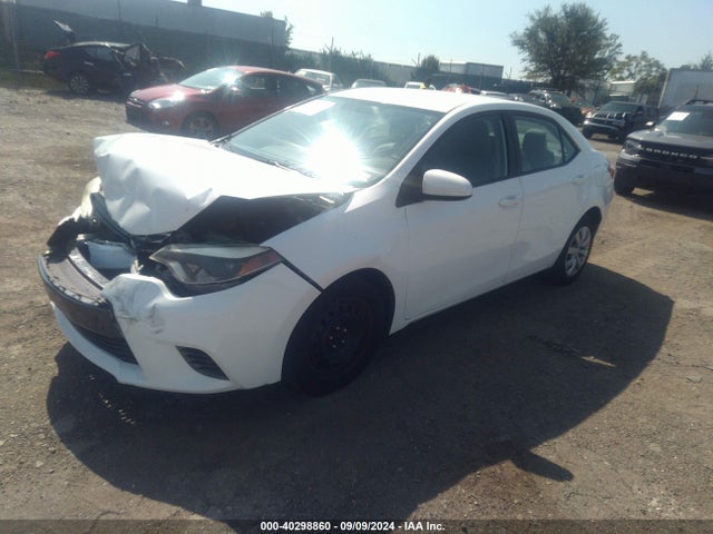 Toyota COROLLA LE 2015 5YFBURHE4FP265696 Image 2