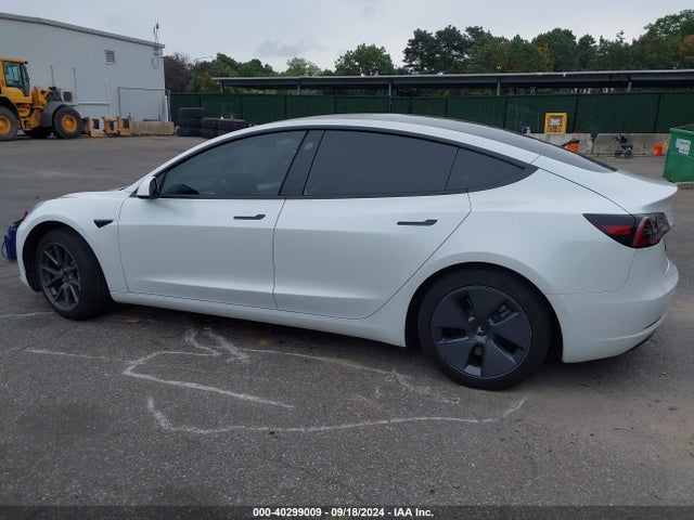 2022 TESLA MODEL 3 5YJ3E1EA8NF302988 Photo 2