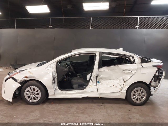 Toyota Prius Two 2016 JTDKBRFU2G3010166 Image 13