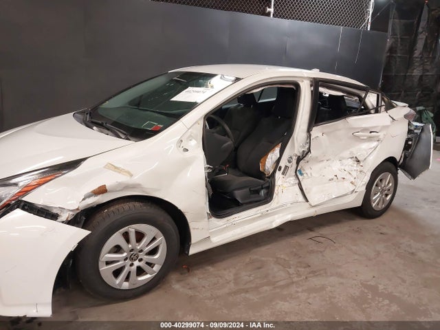 Toyota Prius Two 2016 JTDKBRFU2G3010166 Image 6
