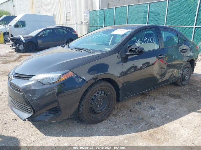 Toyota COROLLA LE 2018 5YFBURHE6JP799064 Image 2