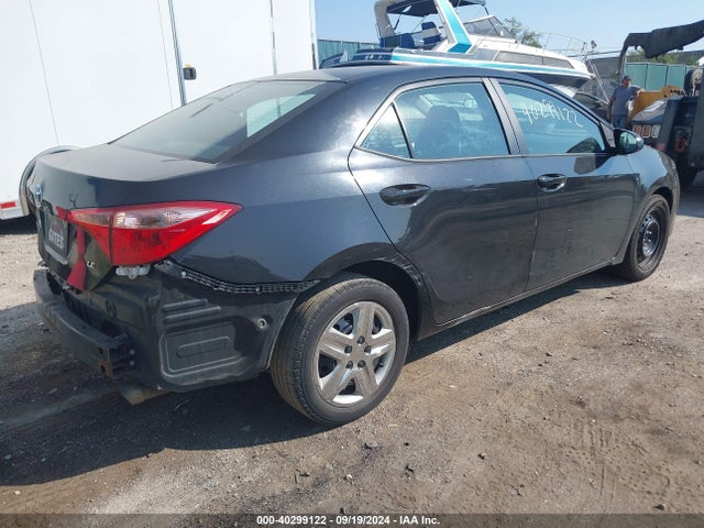 Toyota COROLLA LE 2018 5YFBURHE6JP799064 Image 4