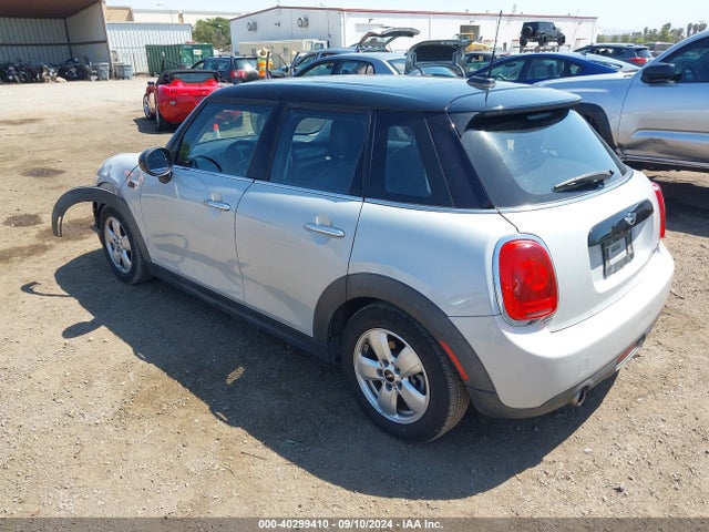 2016 MINI HARDTOP WMWXU1C53G2D11887 Photo 2